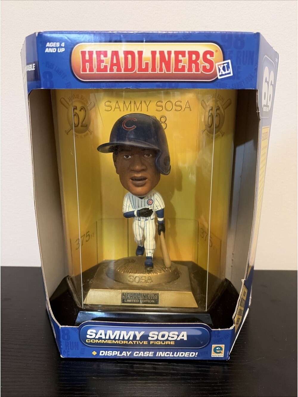 1998 Headliners Sammy Sosa 66 Home Runs Commemorative Figure W/COA And Box